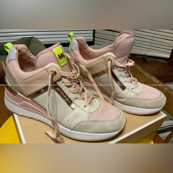 Michael Kors: Georgie Trainers Women's Cream and Light Pink Sneakers size 9.5M - Picture 1 of 14